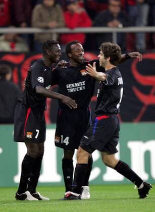 Torjubel Lyon - v.li.: Mahamadou Diarra, Sidney Govou, Juninho Fußball EC 1 Herren Champions League 2005 2006, Olympique Lyonnais, OL Gruppe pan11323 Piräus Freude,  