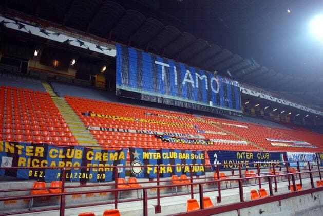 Wegen einer Verbandsstrafe muss Inter Mailand sein Champions League Heimspiel unter Ausschluss der Öffentlichkeit austragen Fußball EC 1 Herren Champions League 2005 2006, FC Internazionale Mailand, Stadion, Fußballstadion, innen, Innenansicht Totale San Siro, Ti Amo, Liebeserklärung, pan11325 Mailand  