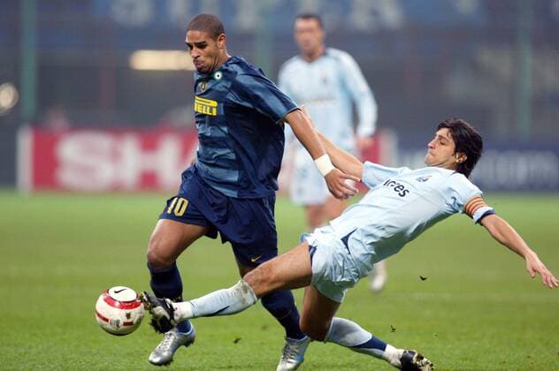 Adriano (Inter, li.) gegen Pedro Emanuel (Porto) Fußball EC 1 Herren Champions League 2005 2006, FC Internazionale Mailand - FC Porto 2:1 Gruppe pan11325 Mailand Dynamik,  