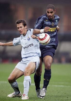 Adriano (Inter, re.) gegen Marek Cech (Porto) -  Fußball EC 1 Herren Champions League 2005 2006, FC Internazionale Mailand - FC Porto 2:1 Gruppe Mailand Dynamik,