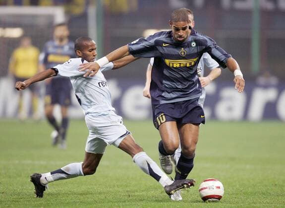 Adriano (Inter, re.) gegen Paulo Assuncao (Porto) -  Fußball EC 1 Herren Champions League 2005 2006, FC Internazionale Mailand - FC Porto 2:1 Gruppe Mailand Dynamik,