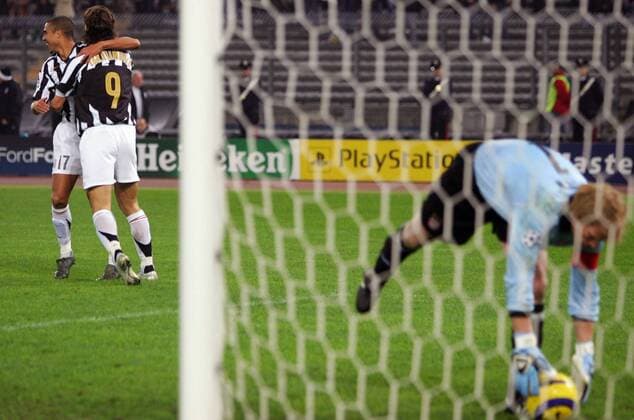 David Trezeguet (li.) und Zlatan Ibrahimovic (beide Juventus) jubeln über den Treffer zum 1:0 während Torwart Kahn (Bayern) den Ball aus dem Tor holt Fußball EC 1 Herren Champions League 2005 2006, Juventus Turin - FC Bayern München 2:1, Juve Gruppe Turin Freude,