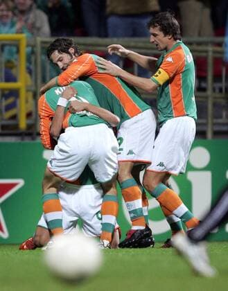 Torjubel Bremen, v. re.: Frank Baumann, Torsten Frings, Miroslav Klose und Valdez Fußball EC 1 Herren Champions League 2005 2006, SV Werder Bremen Gruppe Bremen Freude,