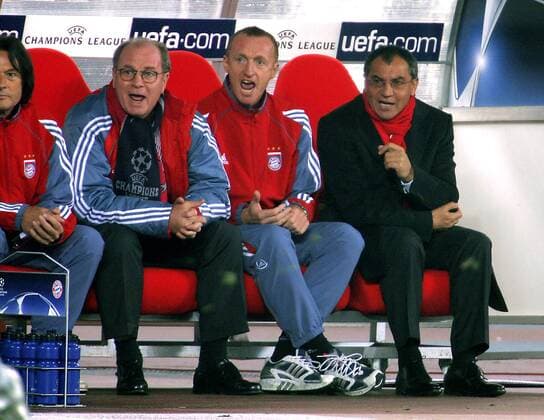 Trainer Felix Magath (re.), Co Trainer Seppo Eichkorn (Mitte) und Manager Uli Hoeneß (alle Bayern) wütend Fußball EC 1 Herren Champions League 2005 2006, FC Bayern München Gruppe Turin Wut, Spannung