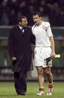 Sportdirektor Klaus Allofs (li.) im Gespräch mit Miroslav Klose (beide Bremen) Fußball EC 1 Herren Champions League 2005 2006, SV Werder Bremen Gruppe Bremen