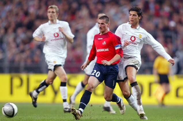 Gregory Tafforeau (Lille, li.) gegen Cristiano Ronaldo (Manchester United) Fußball EC 1 Herren Champions League 2005 2006, OSC Lille - Manchester United 1:0, ManU Gruppe pan11338 Paris Dynamik,  