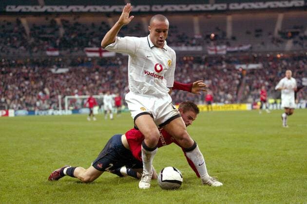 Mikael Silvestre (Manchester United, li.) gegen Mathieu Debuchy (Lille) Fußball EC 1 Herren Champions League 2005 2006, OSC Lille - Manchester United 1:0, ManU Gruppe pan11338 Lille Dynamik,  
