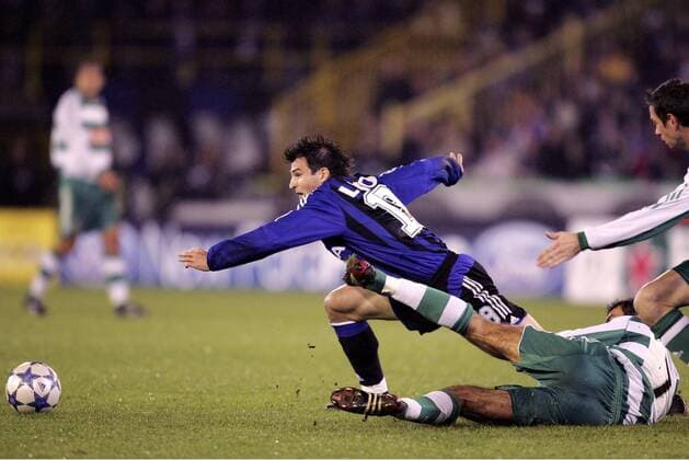 Ivan Leko (FC Brügge, li.) gegen Peter Hlinka (Rapid Wien) -  Fußball EC 1 Herren Champions League 2005 2006, Club Brügge KV - SK Rapid Wien 3:2 Gruppe Brügge Dynamik, Kampf,