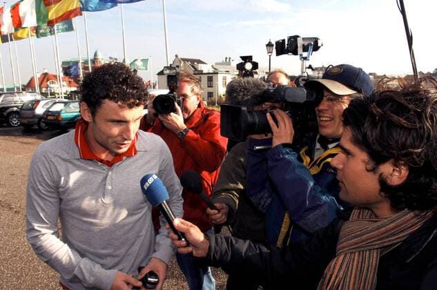 Mark van Bommel (Niederlande) im Interview bei seiner Ankunft in Noordwijk -  Fußball Herren Nationalmannschaft 2005, Nationalteam Gruppe Noordwijk