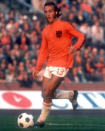 Johan Neeskens (Niederlande) am Ball Fußball WM Herren Weltmeisterschaft 1974, Länderspiel, Nationalmannschaft, Nationalteam, Nationaltrikot, Vdia Einzelbild Zweite Runde, Gruppe A Gelsenkirchen