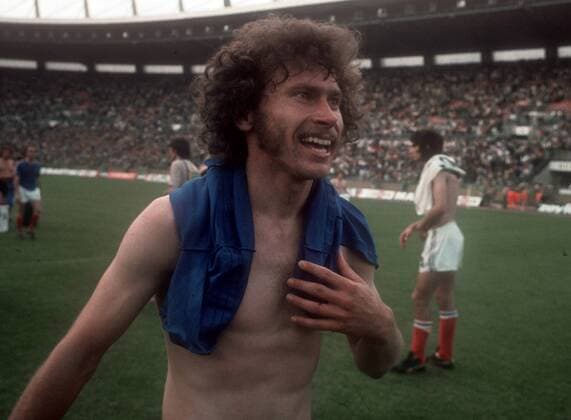 Paul Breitner (BR Deutschland) - Schlußjubel Fußball WM Herren Weltmeisterschaft 1974, Länderspiel, Nationalmannschaft, Nationalteam, Nationaltrikot, Vdig Einzelbild Zweite Runde, Gruppe B Düsseldorf Freude,