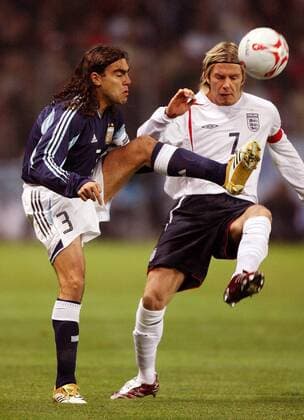 Juan Pablo Sorin (Argentinien, li.) gegen David Beckham (England) Fußball Länderspiel Herren Freundschaftsspiel 2005, Länderspiel, Testspiel, Test, England - Argentinien 3:2 Gruppe Genf Dynamik,