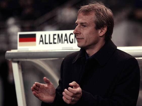 Bundestrainer Jürgen Klinsmann (Deutschland) applaudiert Fußball Länderspiel Herren Länderspiel 2005, Test, Testspiel, Freundschaftsspiel, Nationalmannschaft, Nationalteam Einzelbild Paris