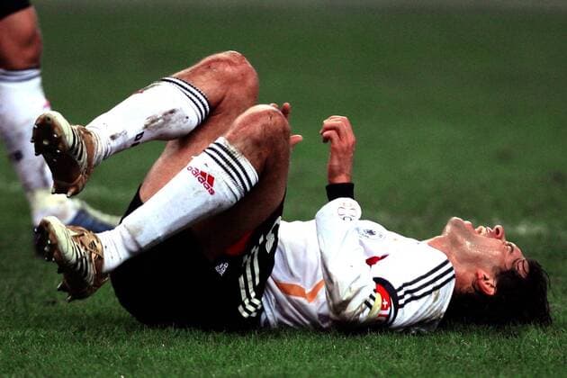 Michael Ballack (Deutschland) verletzt am Boden Fußball Länderspiel Herren Länderspiel 2005, Test, Testspiel, Freundschaftsspiel, Nationalmannschaft, Nationalteam Einzelbild Paris
