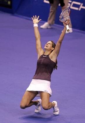 Amelie Mauresmo (Frankreich) jubelt über ihren Sieg beim Masters Championship 2005 -  Tennis WM Damen Weltmeisterschaft 2005, WTA Masters Tour, Championship, Indoor, Hallentennis Einzelbild Los Angeles, LA, L A Begeisterung, Freude,