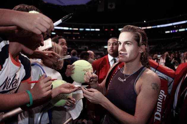 Amelie Mauresmo (Frankreich) gibt zahlreichen Tennisfans Autogramme -  Tennis WM Damen Weltmeisterschaft 2005, WTA Masters Tour, Championship Gruppe Los Angeles, LA, L A