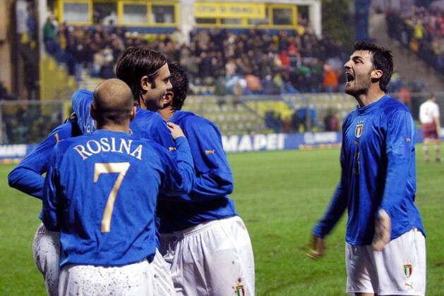 Torjubel Italien U21, u.a. v. li. Rosina, Paolo Sammarco und Cesare Bovo (re.) -  Fußball Länderspiel Herren U 21 Europameisterschaftsqualifikation 2005, Qualifikation, Länderspiel, Nationalmannschaft Gruppe Fermo Freude,
