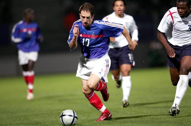 Franck Ribery (Frankreich U21, li.) vor Nedum Onuoha (England U21) Fußball Länderspiel Herren U 21 Europameisterschaftsqualifikation 2005, Qualifikation, Länderspiel, Gruppe pan11457 Nancy Dynamik,  