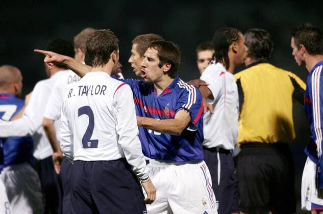 Franck Ribery (Frankreich U21, re.) und Ryan Taylor (England U21) geraten aneinander Fußball Länderspiel Herren U 21 Europameisterschaftsqualifikation 2005, Qualifikation, Länderspiel, Gruppe pan11457 Nancy  