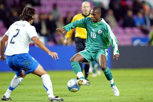 Gilles Yapi Yapo (Elfenbeinküste, re.) gegen Cristian Zaccardo (Italien) Fußball Länderspiel Herren Freundschaftsspiel 2005, Länderspiel, Test, Testspiel, Elfenbeinküste - Italien 1:1 Gruppe pan11465 Genf Dynamik,  