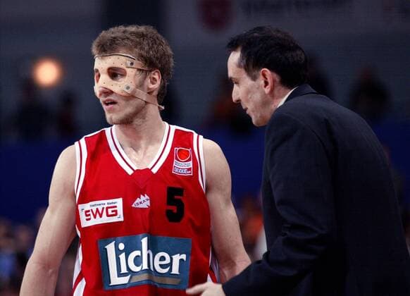 Trainer Stefan Koch (re.) und Anton Gavel (beide Giessen) im Gespräch Basketball 1. BL Herren BBL 2005 2006, Gießen 46ers, 46 ers Gruppe Leverkusen