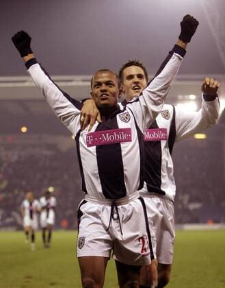 Robert Earnshaw (li.) und Darren Carter (beide West Brom) - Torjubel - EDITORIAL USE ONLY. No use with unauthorised audio, video, data, fixture lists, club league logos or live services. Online in-match use limited to 120 images, no video emulation. No use in betting, games or single club league player publications. Fußball Herren English Premier League 2005 2006, 1. Englische Liga, West Bromwich Albion Gruppe Bromwich Freude,