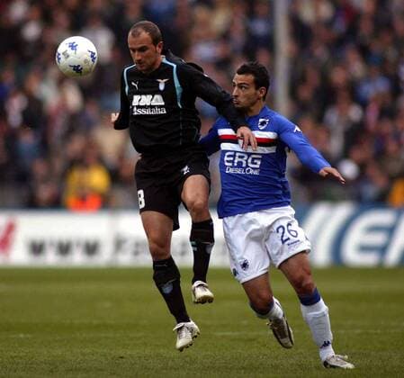 Tommaso Rocchi (Lazio, li.) gegen Marco Pisano (Sampdoria Genua) -  Fußball Herren Serie A 2005 2006, 1. Italienische Liga, Sampdoria Genua - Lazio Rom 2:0 Gruppe Genua Dynamik,