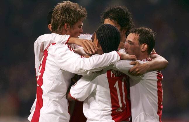Torjubel Ajax, vorn v. li.: Markus Rosenberg, Steven Pienaar und Wesley Sneijder Fußball EC 1 Herren Champions League 2005 2006, Ajax Amsterdam, Eredivisie, Ehrendivision, Gruppe Amsterdam Freude,
