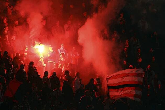 Bengalisches Feuer im Ajax Fanblock Fußball EC 1 Herren Champions League 2005 2006, Eredivisie, Ehrendivision, 1. Niederländische Holländische Liga Totale Amsterdam