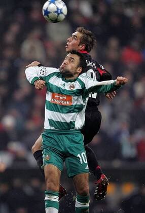 Muhammet Akagündüz (Rapid Wien, li.) gegen Philipp Lahm (Bayern) Fußball EC 1 Herren Champions League 2005 2006, FC Bayern München - SK Rapid Wien 4:0 Gruppe Muhamed München Dynamik,