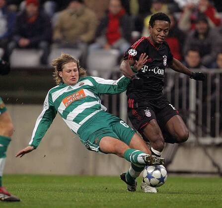Ze Roberto (Bayern, re.) gegen György Korsos (Rapid Wien) Fußball EC 1 Herren Champions League 2005 2006, FC Bayern München - SK Rapid Wien 4:0 Gruppe München Dynamik,