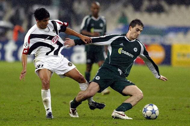Paulo Barreto (Udine, li.) gegen Filippos Darlas (Panathinaikos) -  Fußball EC 1 Herren Champions League 2005 2006, Panathinaikos Athen - Udinese Calcio 1:2 Gruppe Athen Dynamik, Kampf,