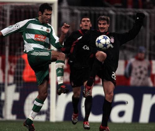 Sebastian Deisler (Bayern, re.) gegen Peter Hlinka (Rapid Wien) Fußball EC 1 Herren Champions League 2005 2006, FC Bayern München - SK Rapid Wien 4:0 Gruppe München Dynamik,