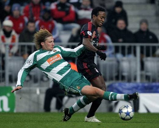 Ze Roberto (Bayern, re.) gegen György Korsos (Rapid Wien) Fußball EC 1 Herren Champions League 2005 2006, FC Bayern München - SK Rapid Wien 4:0 Gruppe München Dynamik, Kampf,