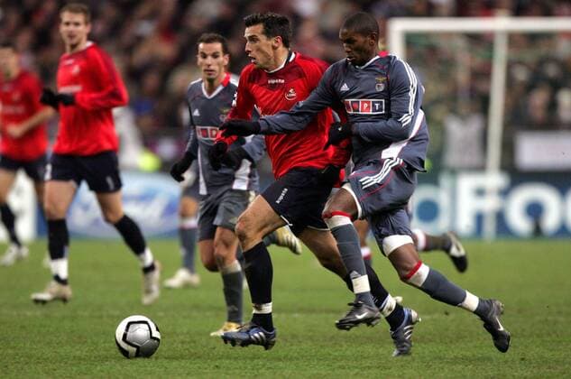 Milenko Acimovic (Lille, li.) gegen Eduardo Alcides (Benfica Lissabon) Fußball EC 1 Herren Champions League 2005 2006, OSC Lille - Benfica Lissabon 0:0 Gruppe pan11534 Paris Dynamik,  