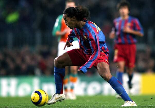 Ronaldinho (FC Barcelona) am Ball Fußball EC 1 Herren Champions League 2005 2006, Barca - SV Werder Bremen 3:1 Einzelbild pan11536 Barcelona Dynamik,  