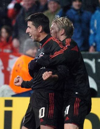 Roy Makaay (li.) und Bastian Schweinsteiger (beide Bayern) - Torjubel Fußball EC 1 Herren Champions League 2005 2006, FC Bayern München Gruppe München Freude, Begeisterung,