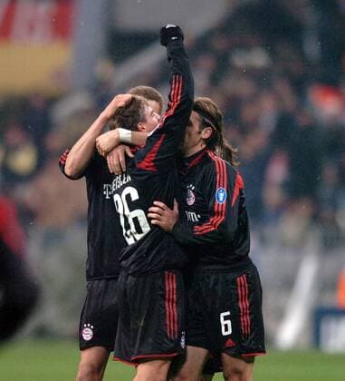 Sebastian Deisler (Mitte) und Martin Demichelis (beide Bayern, re.) - Torjubel Fußball EC 1 Herren Champions League 2005 2006, FC Bayern München Gruppe München Freude, Begeisterung,
