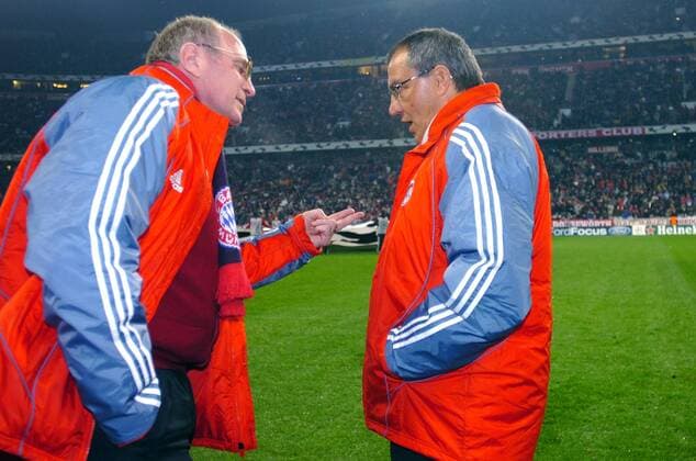 Manager Uli Hoeneß (li.) diskutiert mit Trainer Felix Magath (beide Bayern) Fußball EC 1 Herren Champions League 2005 2006, FC Bayern München Gruppe München