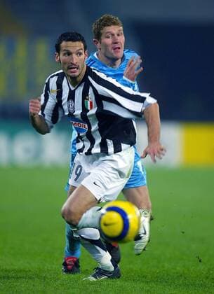 Gianluca Zambrotta (Juventus, vorn) vor Gert Verheyen (FC Brügge) Fußball EC 1 Herren Champions League 2005 2006, Juventus Turin - Club Brügge KV 1:0, Juve Gruppe Turin Dynamik,