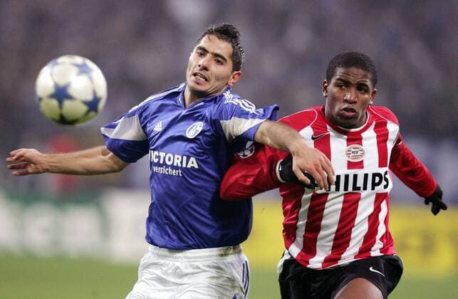 Hamit Altintop (Schalke, li.) gegen Jefferson Farfan (Eindhoven) -  Fußball EC 1 Herren Champions League 2005 2006, FC Schalke 04 - PSV Eindhoven 3:0 Gruppe Gelsenkirchen Dynamik,