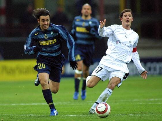Balazs Borbely (Artmedia Bratislava, re.) gegen Alvaro Recoba (Inter) -  Fußball EC 1 Herren Champions League 2005 2006, FC Internazionale Mailand - Artmedia Bratislava 4:0 Gruppe FC Petrzalka Mailand Dynamik,