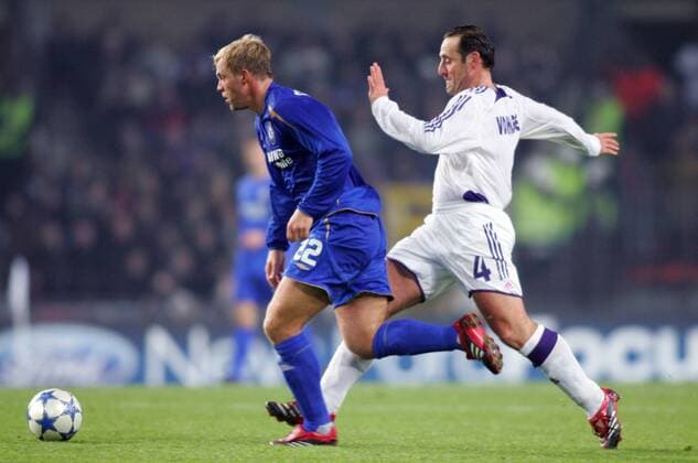 Eidur Gudjohnsen (Chelsea, li.) gegen Yves Vanderhaeghe (Anderlecht) Fußball EC 1 Herren Champions League 2005 2006, RSC Anderlecht - Chelsea FC London 0:2 Gruppe pan11547 Brüssel Dynamik,  