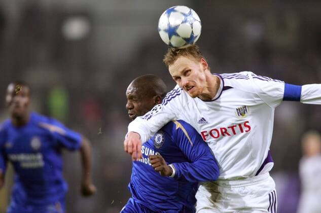 Hannu Tihinen (Anderlecht, re.) gegen Geremi (Chelsea) Fußball EC 1 Herren Champions League 2005 2006, RSC Anderlecht - Chelsea FC London 0:2 Gruppe pan11547 Brüssel Dynamik, Kampf,  