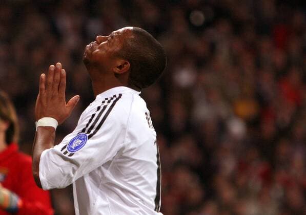 Robinho (Real Madrid) bittet um Beistand Fußball EC 1 Herren Champions League 2005 2006, Real Madrid Einzelbild pan11550 Madrid Verzweiflung, Enttäuschung  