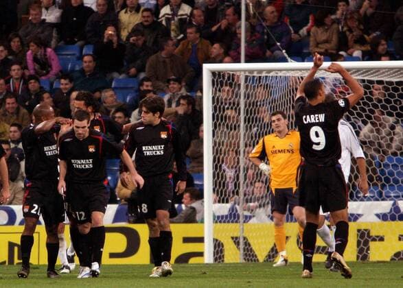 Torjubel Lyon, v.li. Sylvain Wiltord, Anthony Reveillere, Juninho und John Carew, im Hintergrund ein Torwart Iker Casillas (Real Madrid) enttäuscht Fußball EC 1 Herren Champions League 2005 2006, Real Madrid - Olympique Lyonnais 1:1 Gruppe pan11550 Madrid Freude, Enttäuschung,  