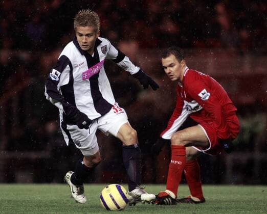 Junichi Inamoto (West Brom, li.) gegen Szilard Nemeth (Middlesbrough) -  Fußball Herren English Premier League 2005 2006, 1. Englische Liga, Middlesbrough FC - West Bromwich Albion 2:2 Gruppe Middlesbrough Dynamik,