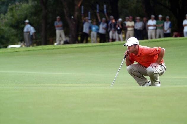 Paul Casey (England) taxiert die Putlinie -  Golf Herren Volvo China Open 2005, Golfen, Asian, PGA European Tour Einzelbild IMCp05539708 Shenzhen Golf Club