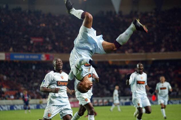 Jussie Ferreira Vieira (vorn) - Salto vorwärts, li. Aruna Dindane (beide RC Lens) Fußball Herren Ligue 1 2005 2006, 1. Französische Liga, Racing Club de Lens Gruppe pan11579 Paris Begeisterung, Freude,  
