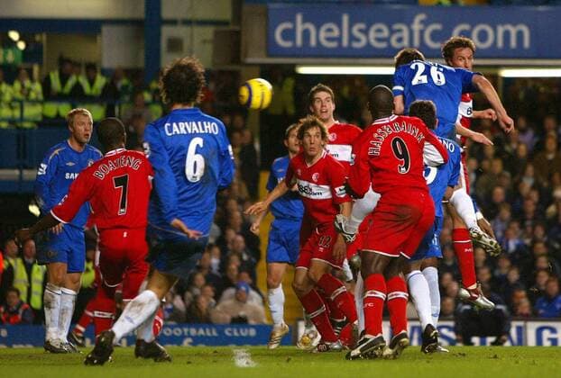 John Terry (Chelsea, 2.v.re.) erzielt per Kopf das 1:0, Emanuel Pogatetz (Middlesbrough, 6.v.re.) und viele andere schauen zu -  Fußball Herren English Premier League 2005 2006, 1. Englische Liga, Chelsea FC London - FC Middlesbrough 1:0 Totale London Dynamik,